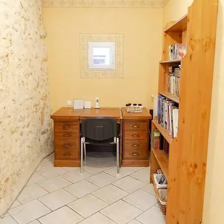 Puydepont - 10 Personnes 3 Personnes Attenant - *