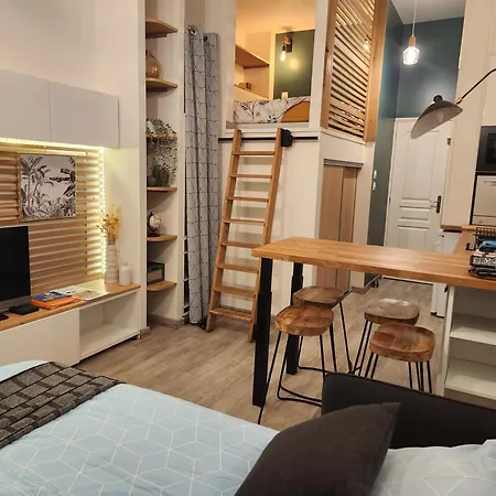 Puydepont - 10 Personnes 3 Personnes Attenant - * Neuvic (Dordogne)